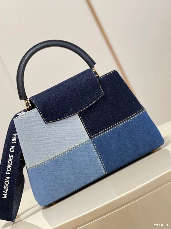 MM LOUIS VUITTON CAPUCINES 0123